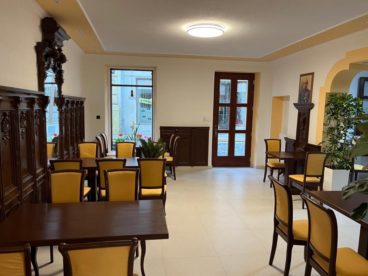 兹诺伊莫Vt6 House & Restaurant住宿加早餐旅馆 外观 照片